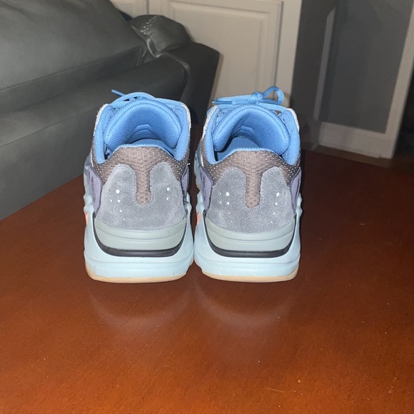 Yeezy 700 v1 Carbon Blue - Picture 3 of 6